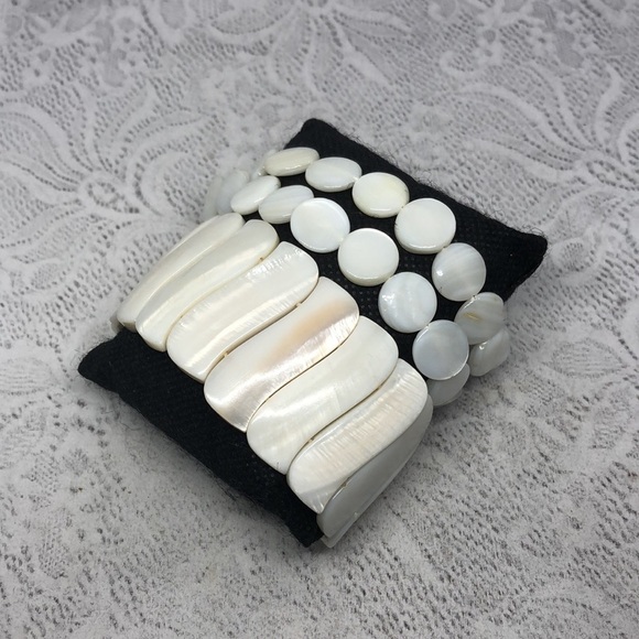 Bundle lot 2 mother of pearl shell bracelets boho - Picture 1 of 8